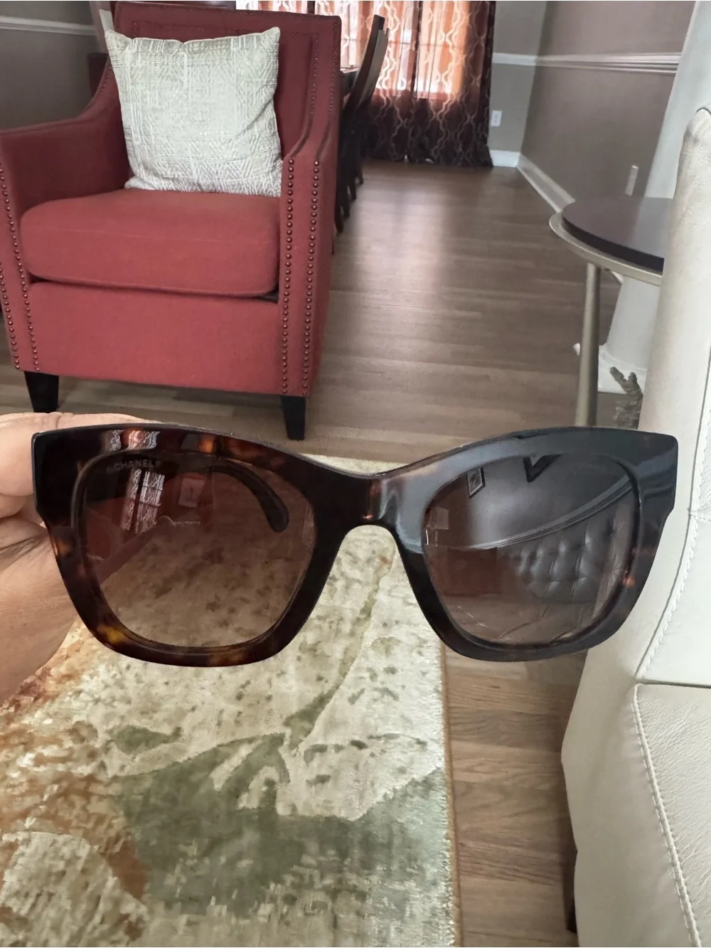 CHANEL Tortoiseshell Cat-Eye Sunglasses with Brown Lenses